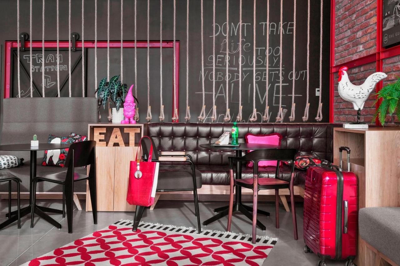 Hotel Moxy Katowice Airport Pyrzowice Esterno foto