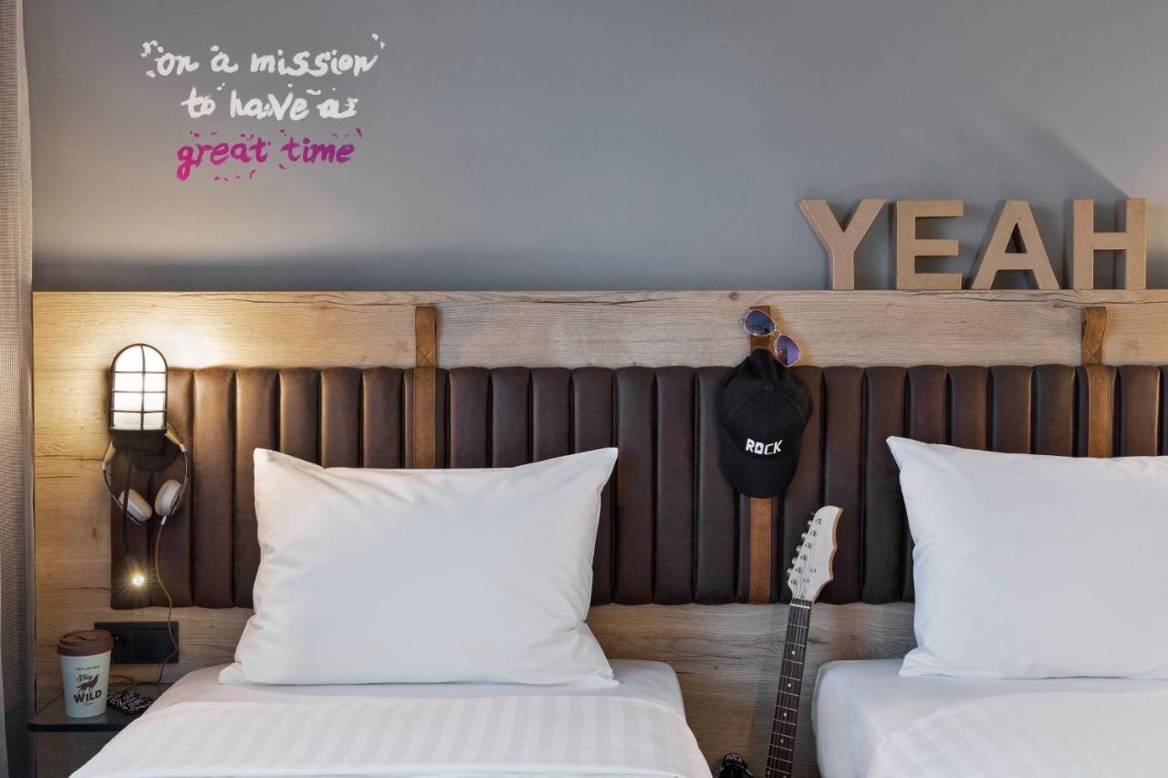 Hotel Moxy Katowice Airport Pyrzowice Esterno foto