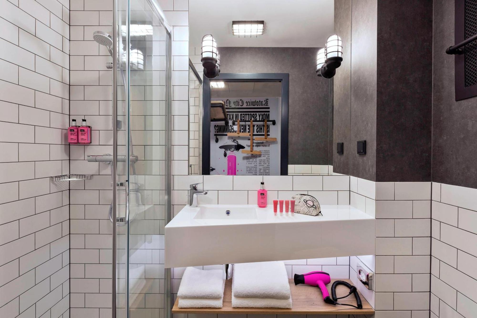 Hotel Moxy Katowice Airport Pyrzowice Esterno foto