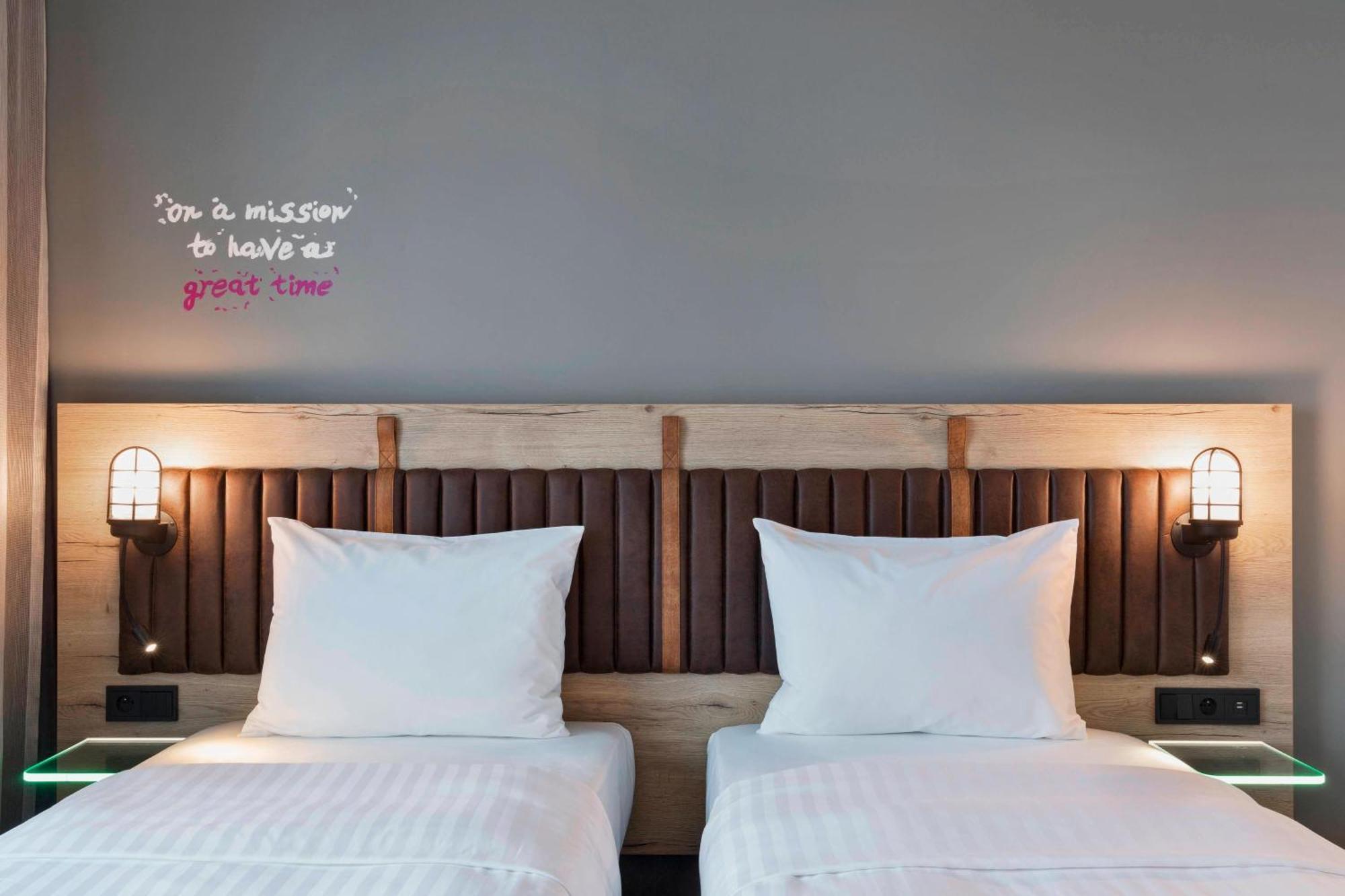 Hotel Moxy Katowice Airport Pyrzowice Esterno foto