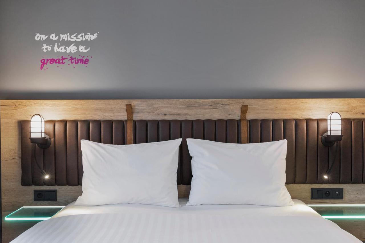 Hotel Moxy Katowice Airport Pyrzowice Esterno foto